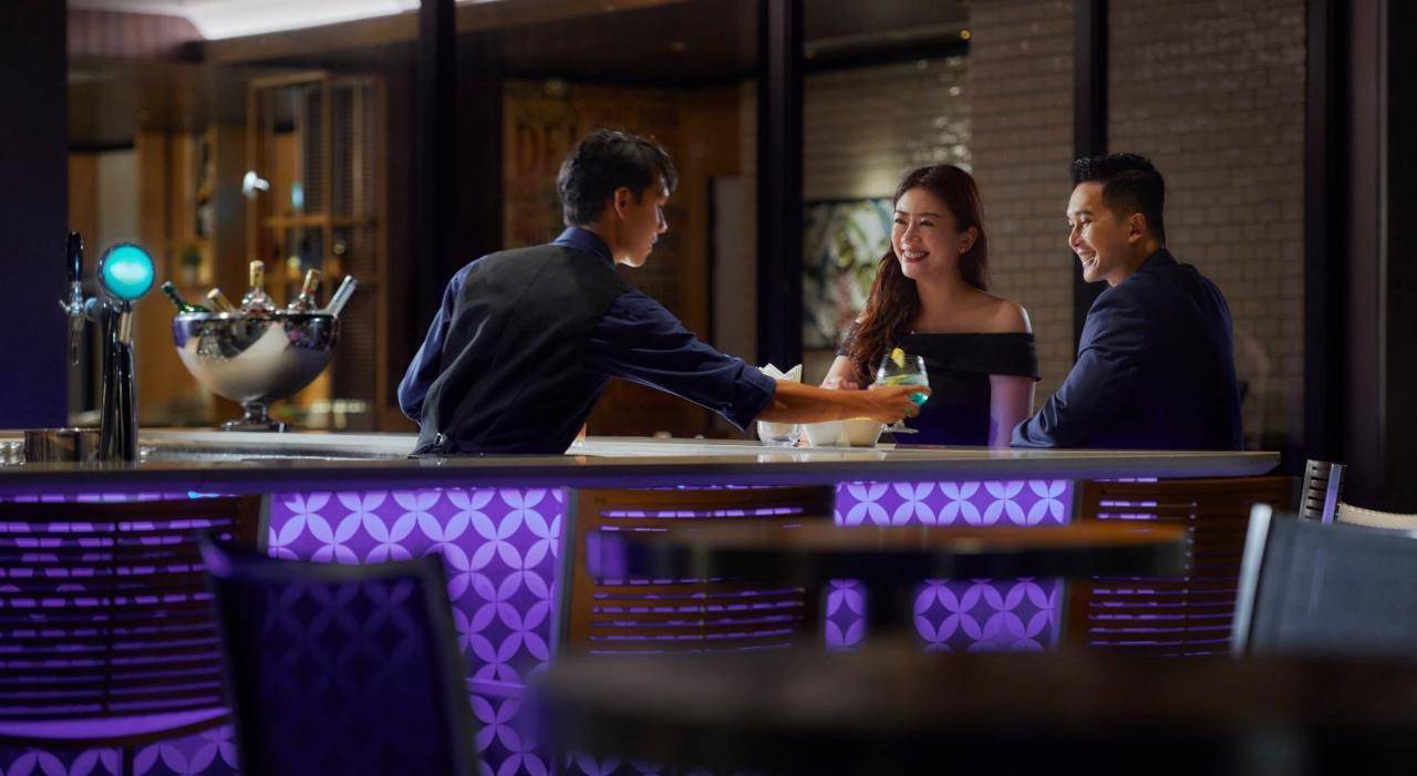 아마리 쿠알라룸푸르 호텔 외부 사진 The bar at the 101 Skybar