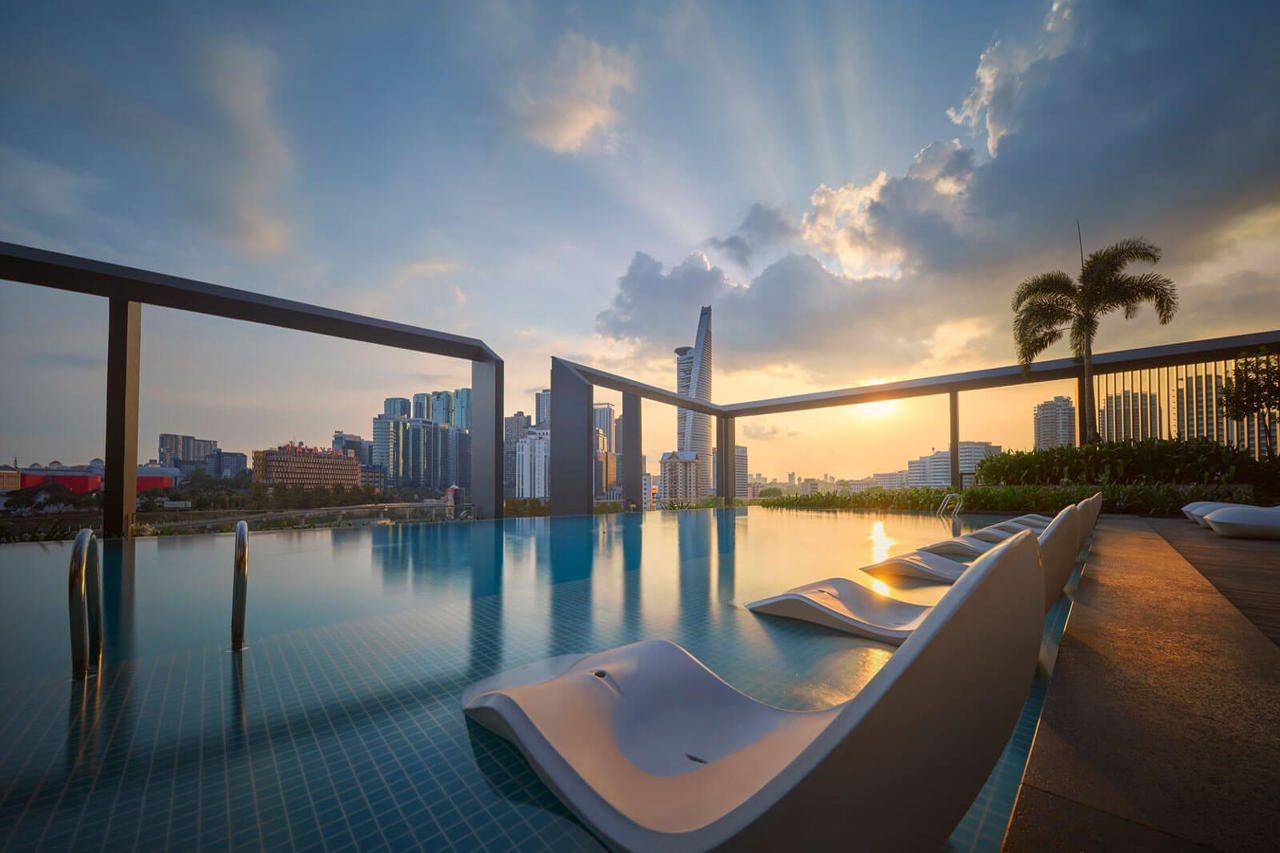 아마리 쿠알라룸푸르 호텔 외부 사진 The swimming pool at the Sky Deck